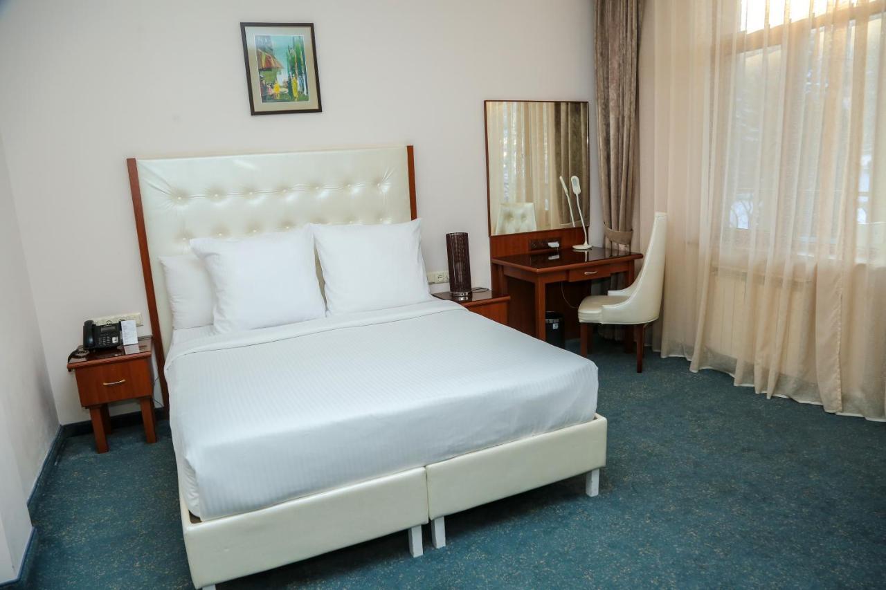 Kecharis Hotel And Resort ツァグカゾール エクステリア 写真